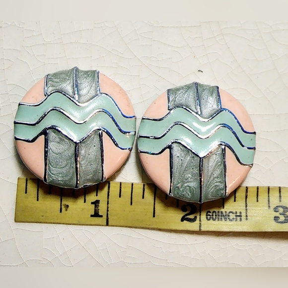 1980s pastel pink green cloisonne zigzag pattern clip on earrings - Picture 7 of 7